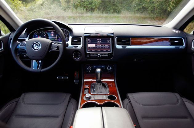 2011 Volkswagen Touareg Hybrid interior