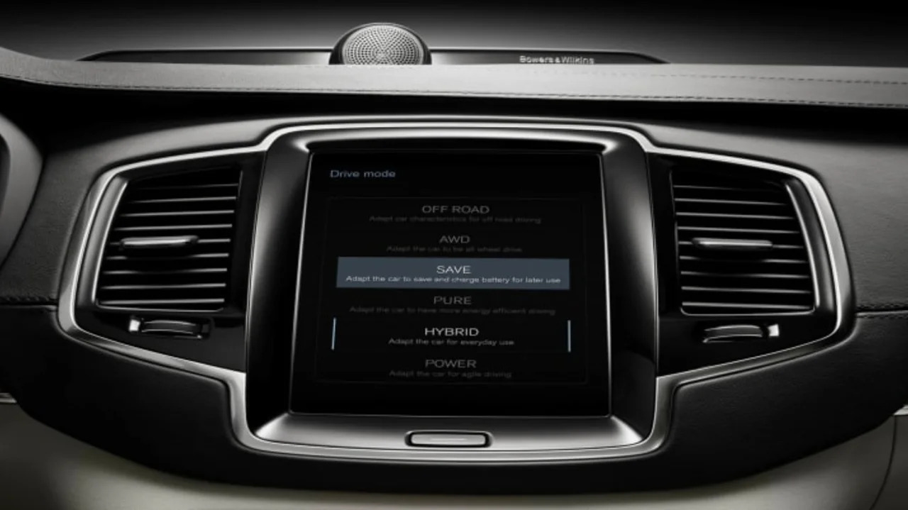 Volvo XC90 PHEV infotainment screen