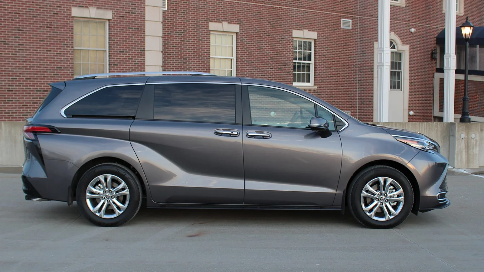 2023 Toyota Sienna Platinum AWD