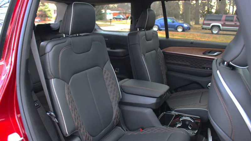 2022 Jeep Grand Cherokee L Summit rear seats