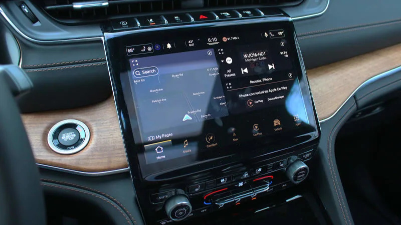 2022 Jeep Grand Cherokee L Summit infotainment