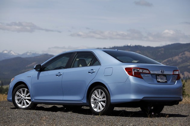 2012 Toyota Camry Hybrid rear 3/4 view