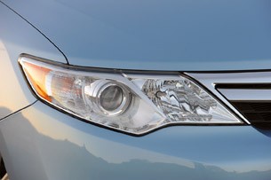 2013 Toyota Camry Hybrid headlight