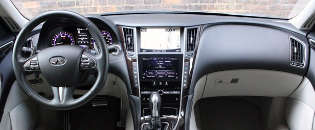 2014 Infiniti Q50 interior