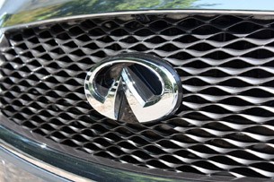 2014 Infiniti Q50 grille