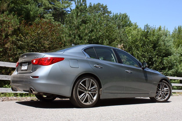 2014 Infiniti Q50 rear 3/4 view