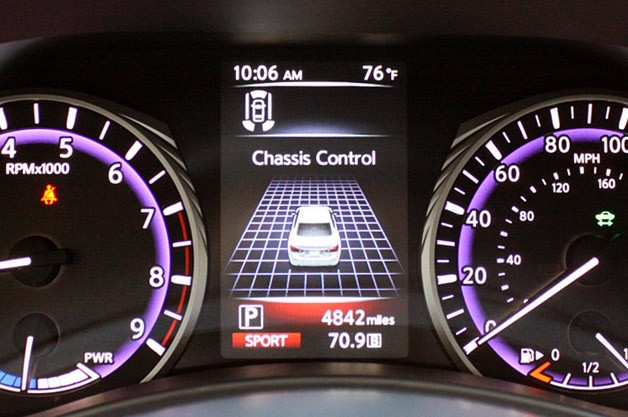 2014 Infiniti Q50 digital display