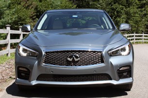 2014 Infiniti Q50 front view