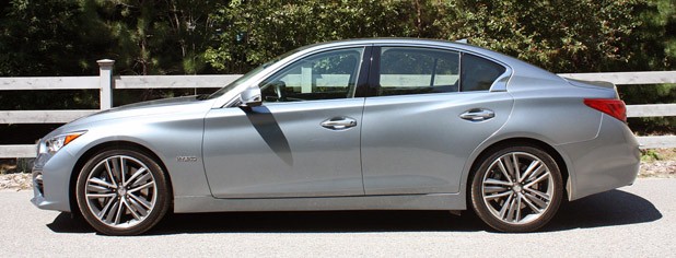 2014 Infiniti Q50 side view