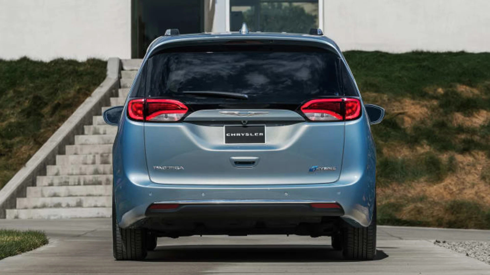 2017 Chrysler Pacifica Hybrid rear